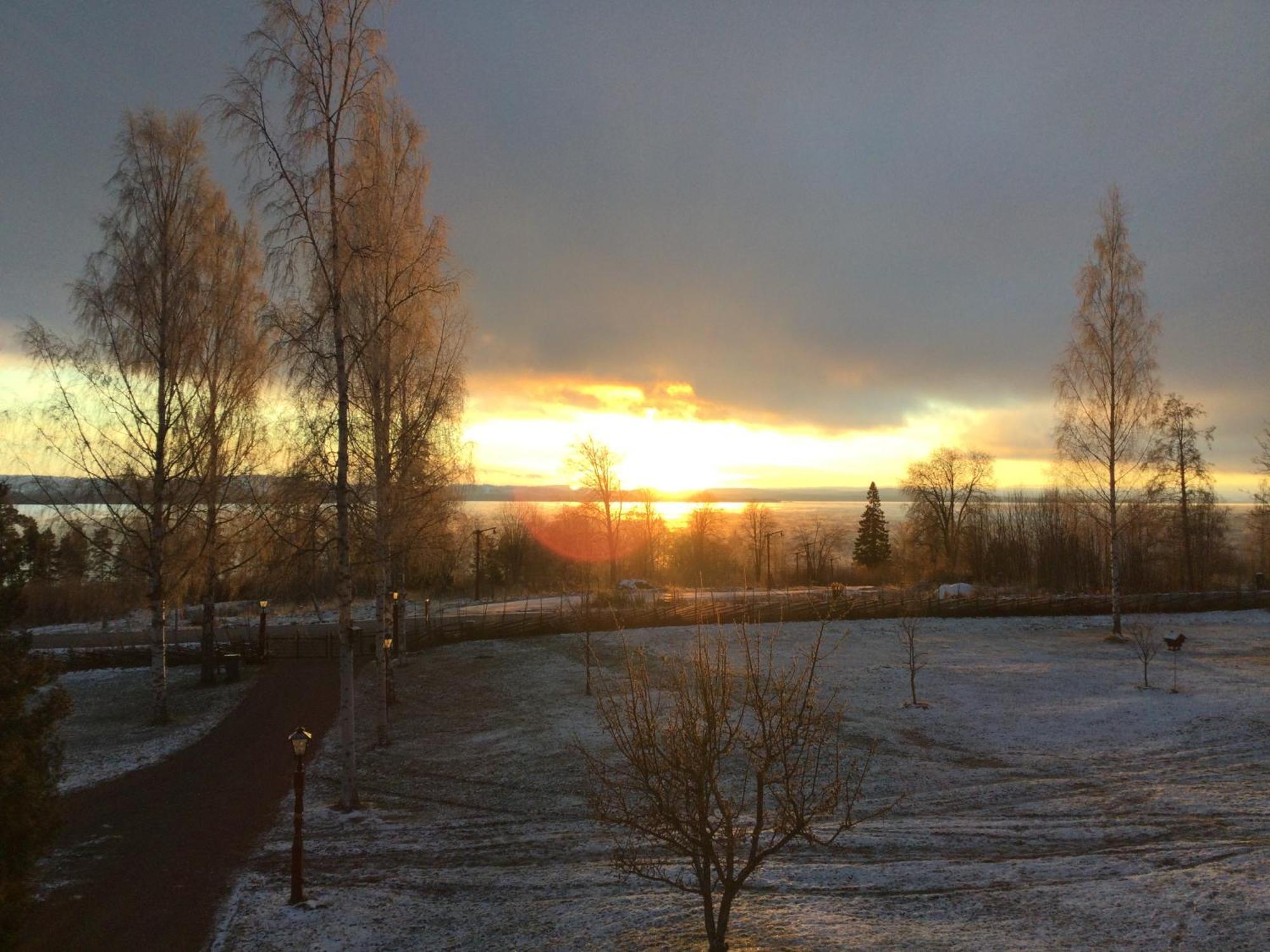 Mysigt Boende I Raettvik Med Utsikt Oever Siljan Luaran gambar